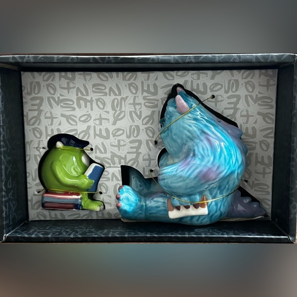 Salt & Pepper Shakers - Mike & Sully University - NEW - Picture 4 of 6